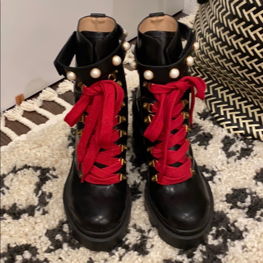 Gorgeous Gucci Leather Ankle Bootie